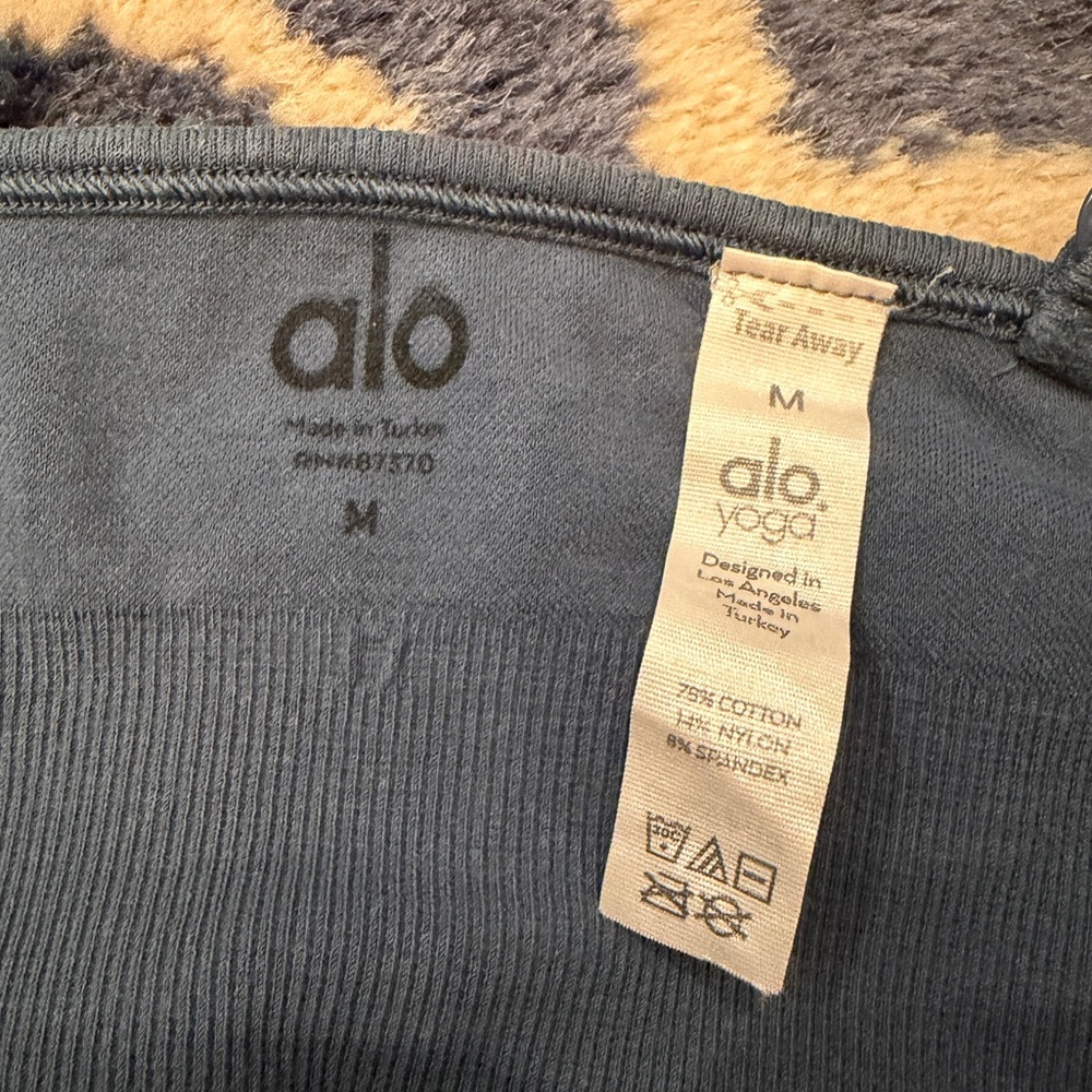 Alo Ribbed Sports Bra - Picture 3 of 4